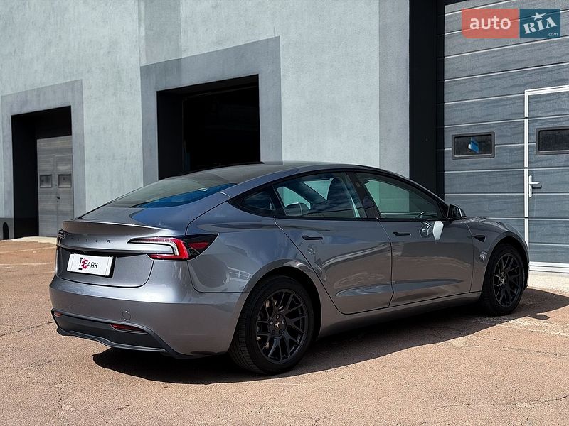 Седан Tesla Model 3 2024 в Києві