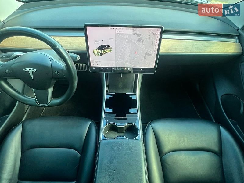 Седан Tesla Model 3 2018 в Киеве