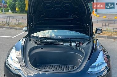 Седан Tesla Model 3 2018 в Києві