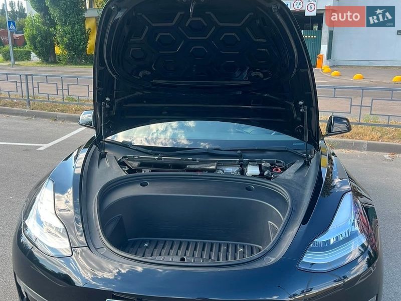 Седан Tesla Model 3 2018 в Києві