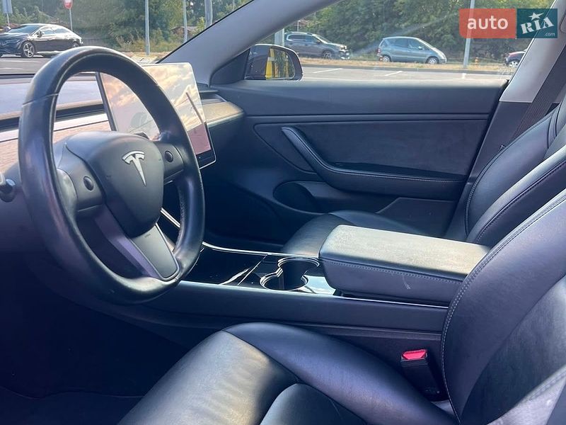 Седан Tesla Model 3 2018 в Києві