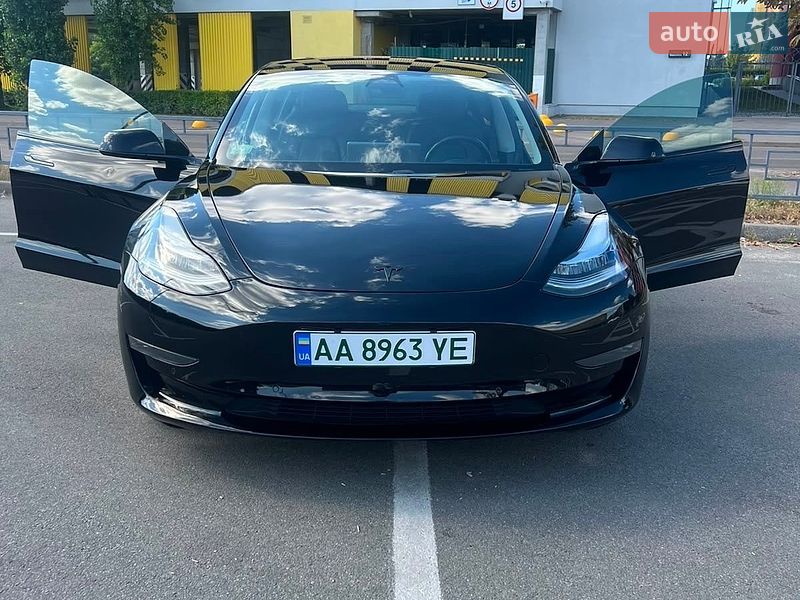 Седан Tesla Model 3 2018 в Киеве