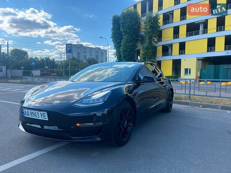 Седан Tesla Model 3 2018 в Києві