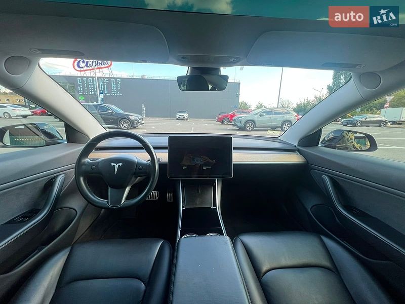 Седан Tesla Model 3 2018 в Києві