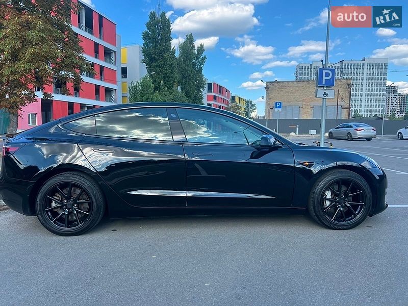 Седан Tesla Model 3 2018 в Києві