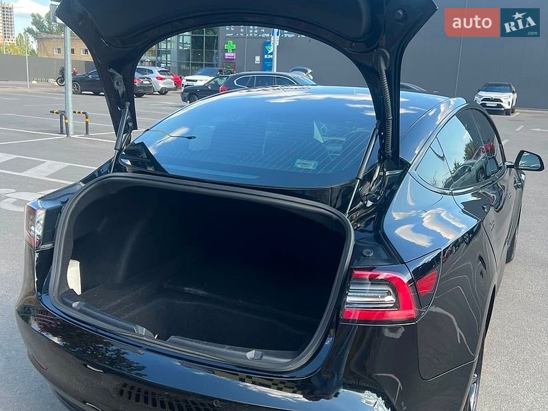 Седан Tesla Model 3 2018 в Києві