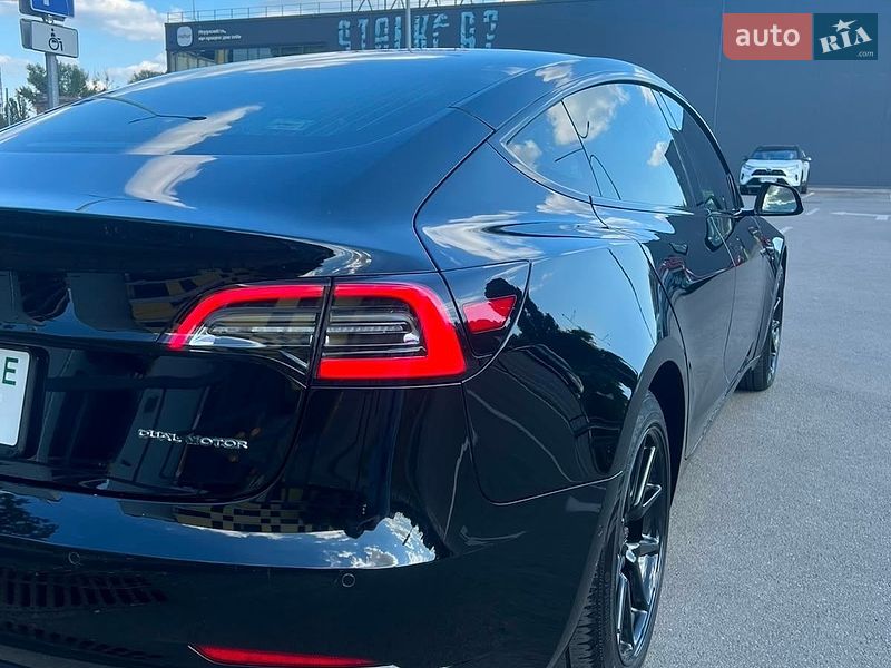 Седан Tesla Model 3 2018 в Києві