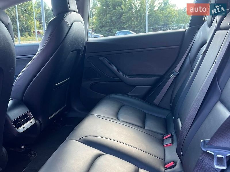 Седан Tesla Model 3 2018 в Києві