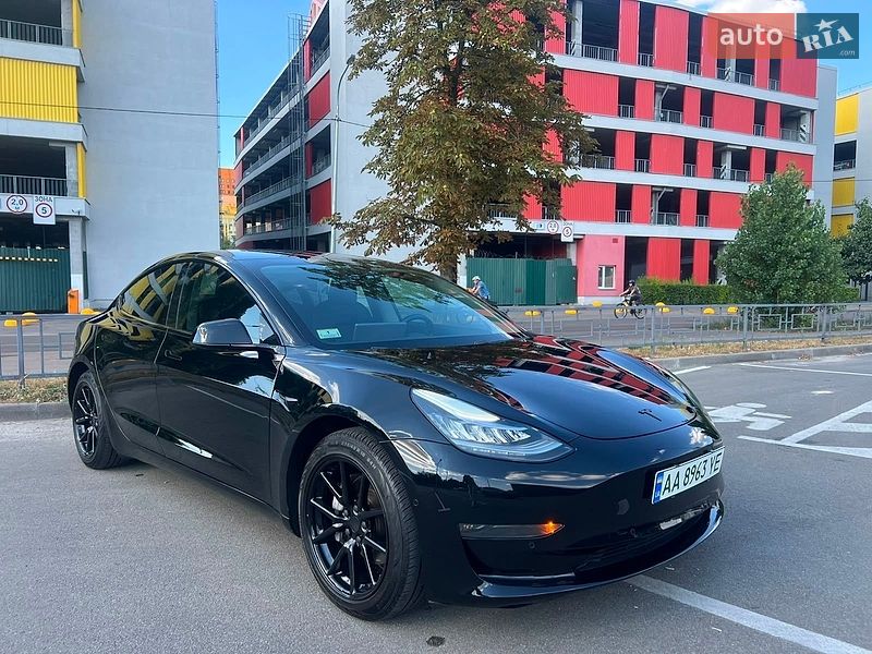 Седан Tesla Model 3 2018 в Киеве