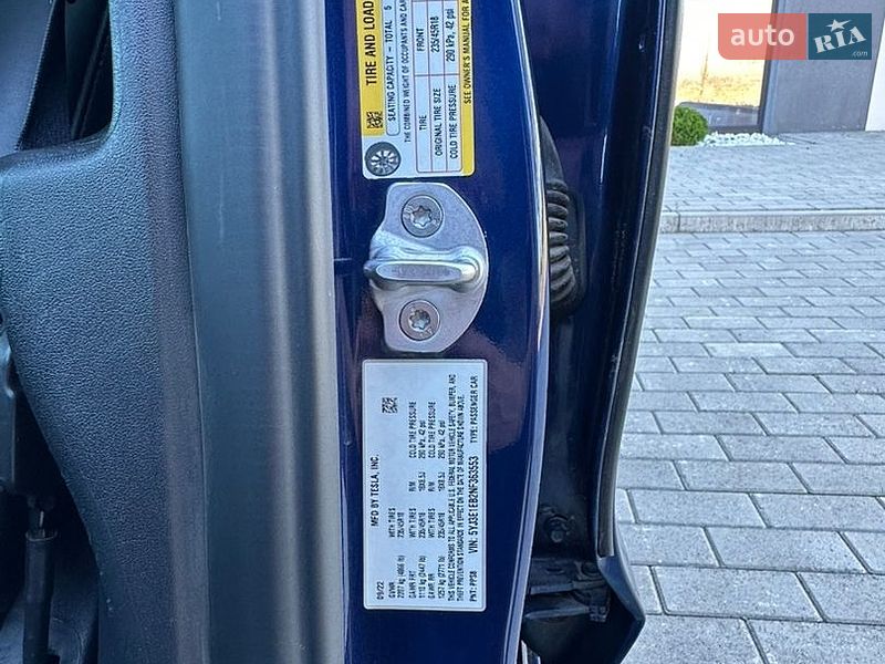 Седан Tesla Model 3 2022 в Ратным