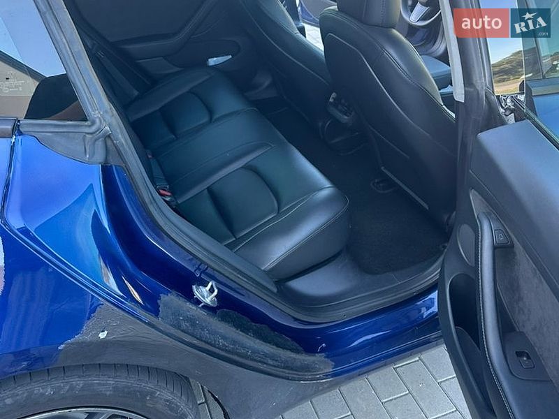 Седан Tesla Model 3 2022 в Ратным