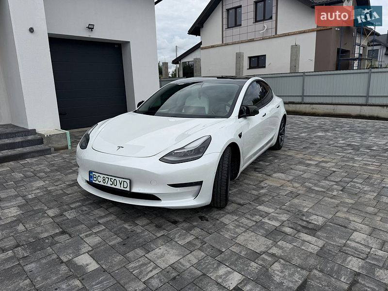 Седан Tesla Model 3 2021 в Яворове
