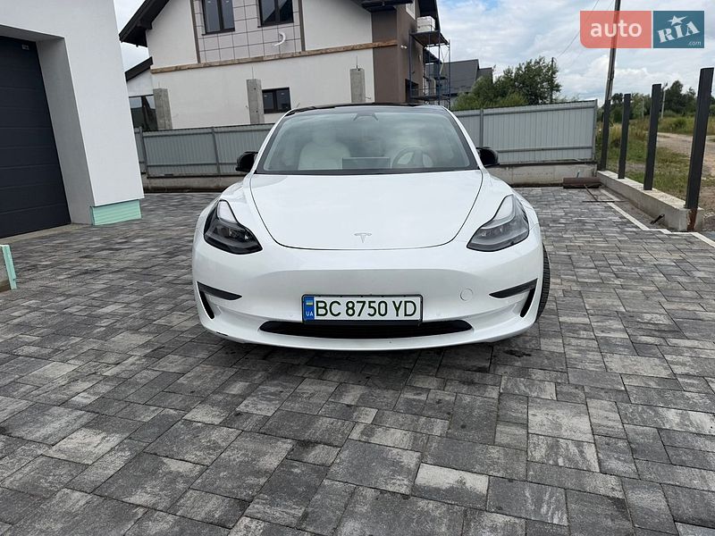 Седан Tesla Model 3 2021 в Яворові
