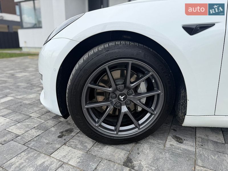 Седан Tesla Model 3 2021 в Яворове