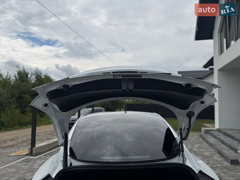 Седан Tesla Model 3 2021 в Яворове