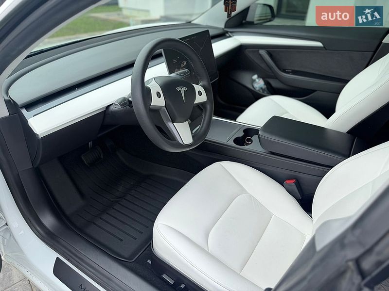 Седан Tesla Model 3 2021 в Яворове