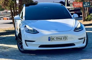 Седан Tesla Model 3 2020 в Дубно