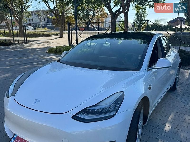 Седан Tesla Model 3 2019 в Луцке