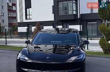 Седан Tesla Model 3 2025 в Долине