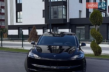 Седан Tesla Model 3 2025 в Долине