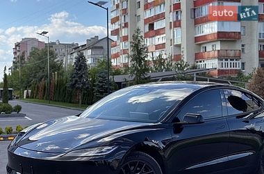 Седан Tesla Model 3 2025 в Долине