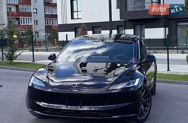 Седан Tesla Model 3 2025 в Долине