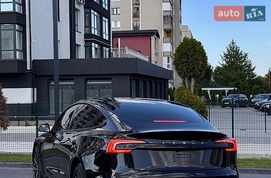 Седан Tesla Model 3 2025 в Долине