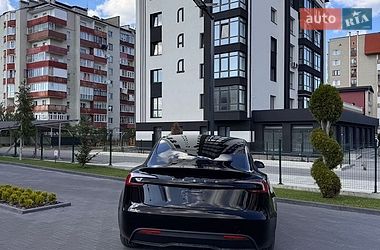 Седан Tesla Model 3 2025 в Долине