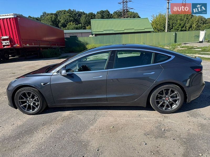 Седан Tesla Model 3 2019 в Виннице
