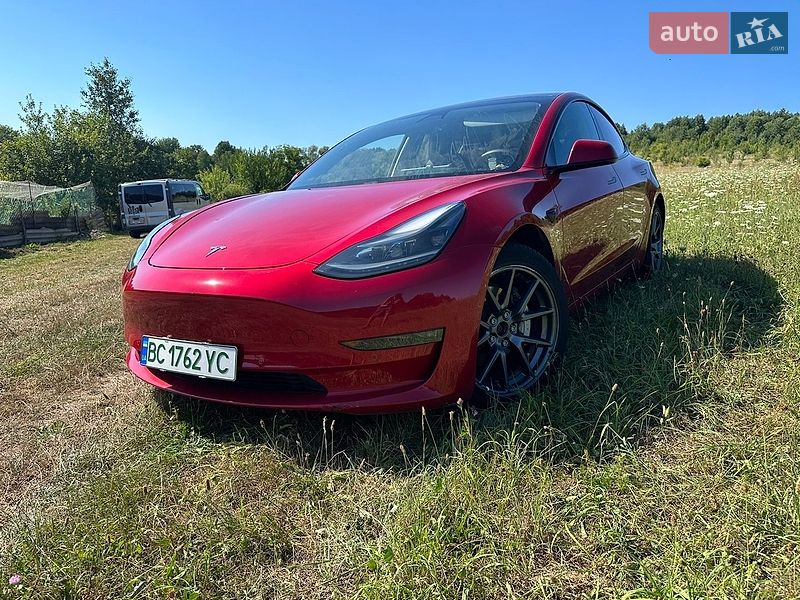 Седан Tesla Model 3 2021 в Львові