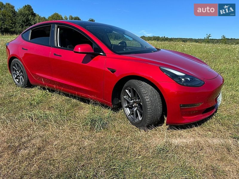 Седан Tesla Model 3 2021 в Львове