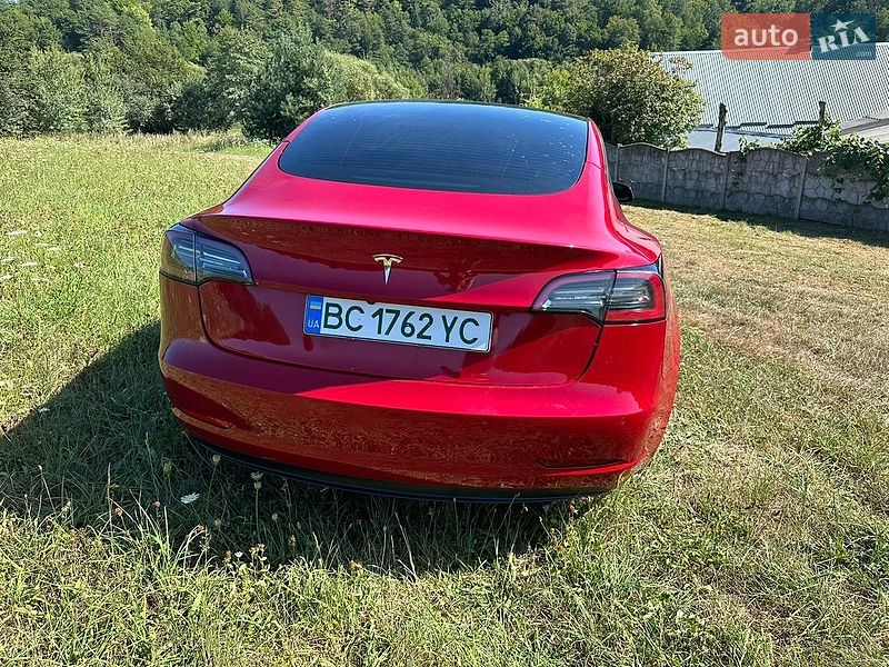 Седан Tesla Model 3 2021 в Львові