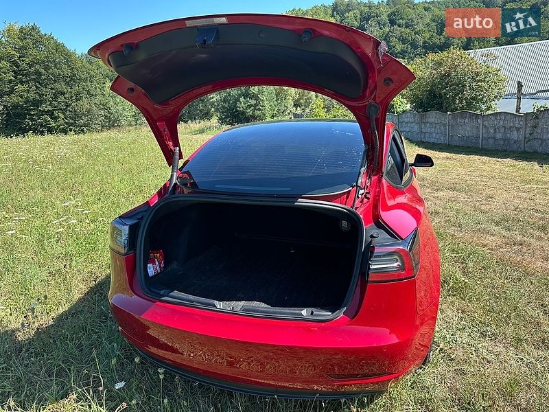 Седан Tesla Model 3 2021 в Львові