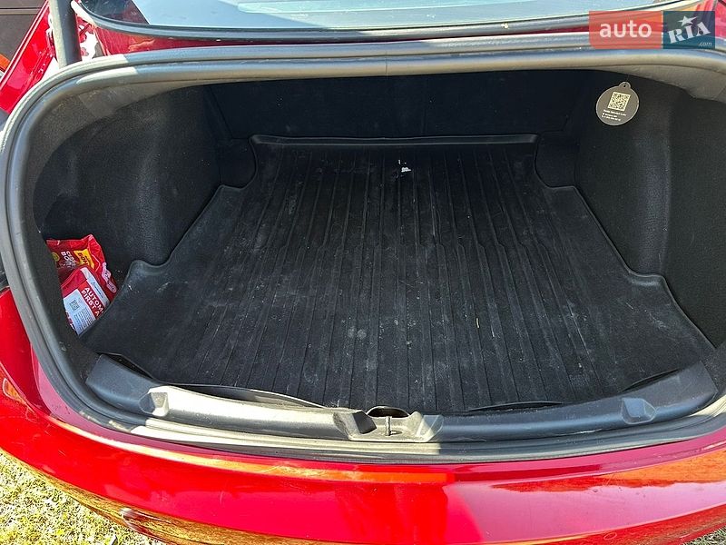 Седан Tesla Model 3 2021 в Львові