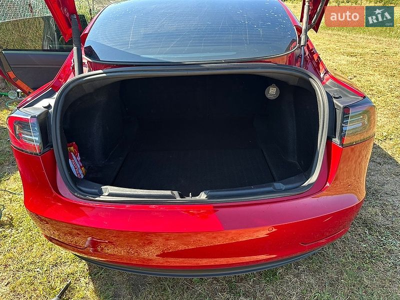 Седан Tesla Model 3 2021 в Львові