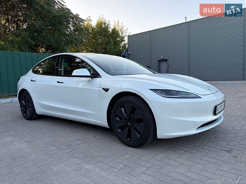 Седан Tesla Model 3 2024 в Дніпрі