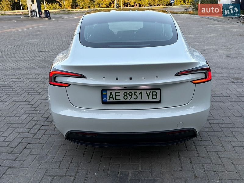 Седан Tesla Model 3 2024 в Дніпрі