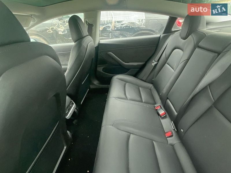 Седан Tesla Model 3 2018 в Тернополе