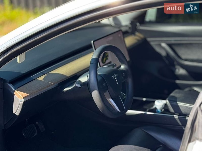 Седан Tesla Model 3 2019 в Виннице