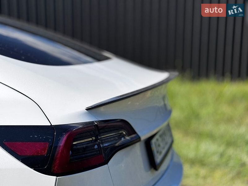 Седан Tesla Model 3 2019 в Виннице