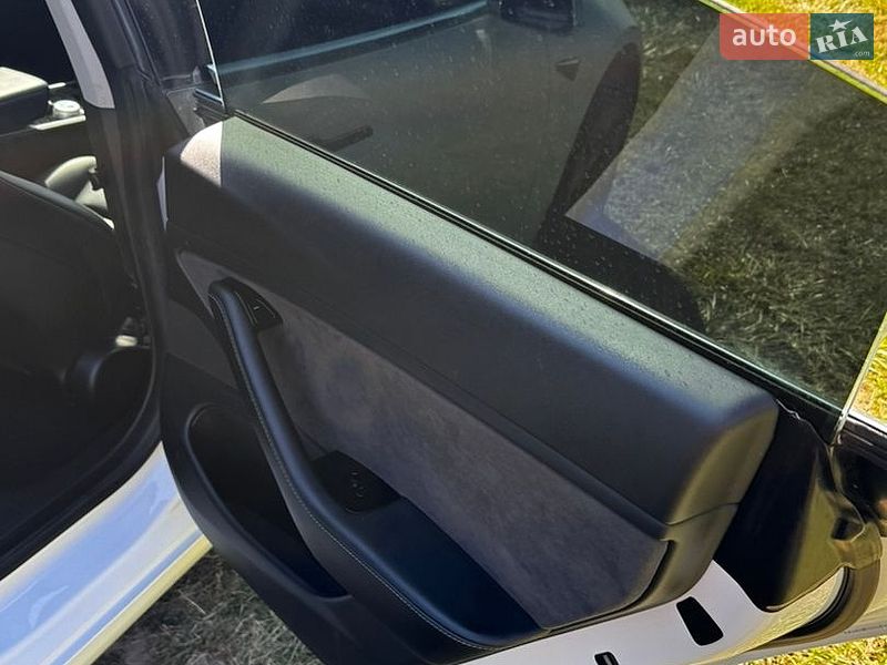 Седан Tesla Model 3 2019 в Виннице