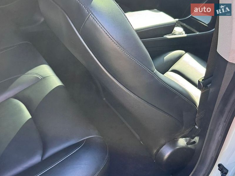 Седан Tesla Model 3 2019 в Виннице