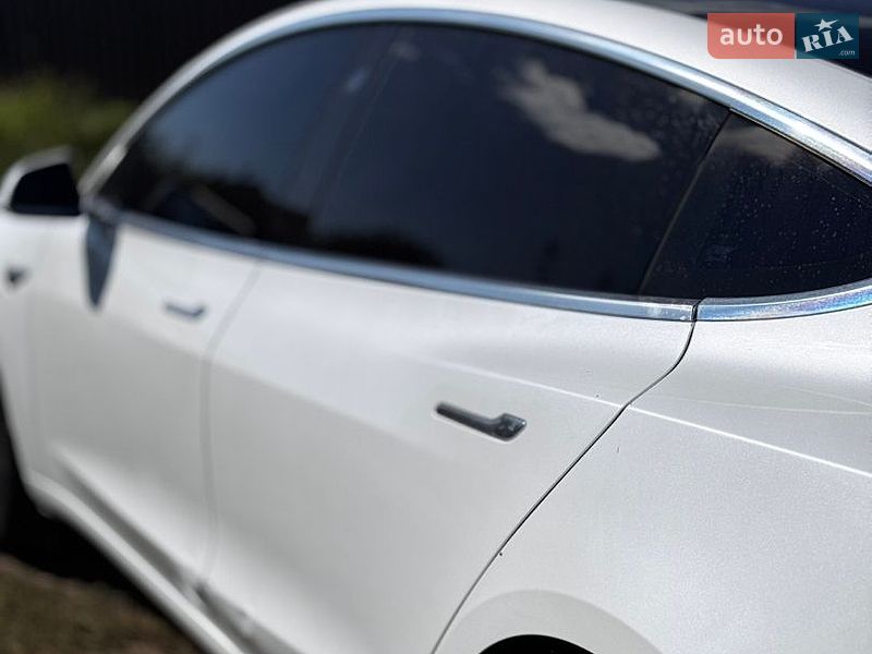 Седан Tesla Model 3 2019 в Виннице