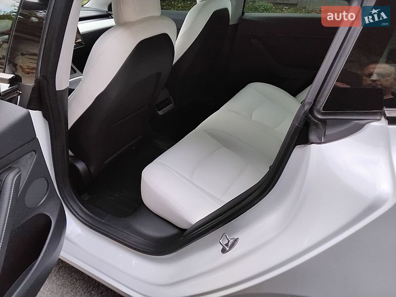 Седан Tesla Model 3 2022 в Вінниці