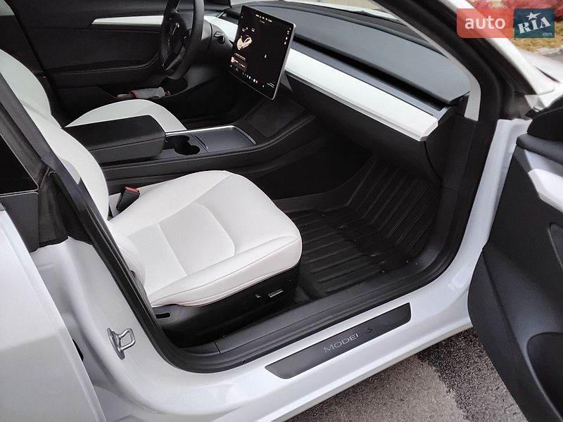 Седан Tesla Model 3 2022 в Вінниці