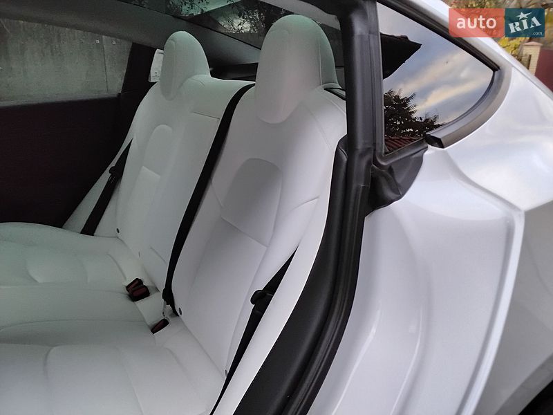 Седан Tesla Model 3 2022 в Вінниці