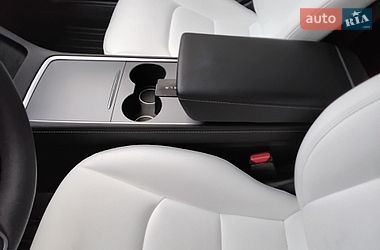 Седан Tesla Model 3 2022 в Вінниці