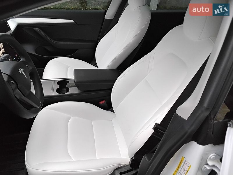 Седан Tesla Model 3 2022 в Вінниці