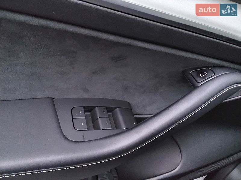 Седан Tesla Model 3 2022 в Вінниці