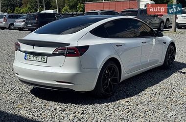 Седан Tesla Model 3 2023 в Чернівцях